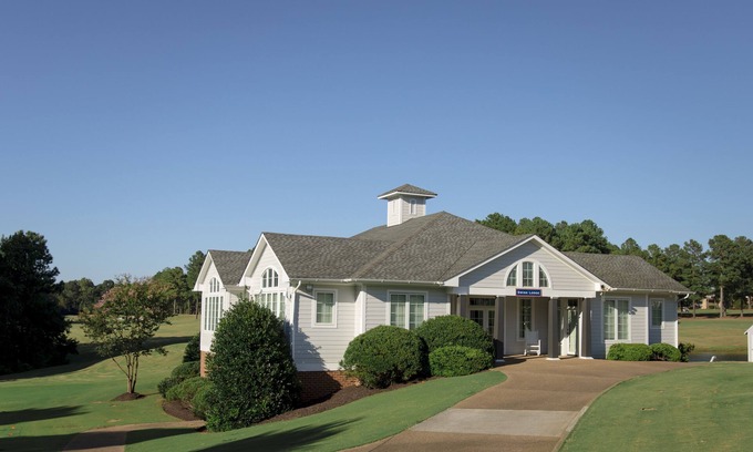 Midlothian Cottage | Inviting Lodge on Independence Golf Course, Family-Friendly Stay