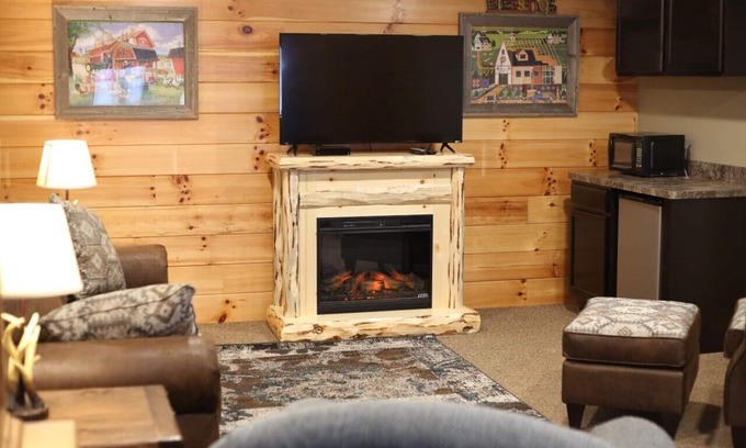 Millersburg Apartment | Inviting Lodge Suite Steps from Downtown Berlin