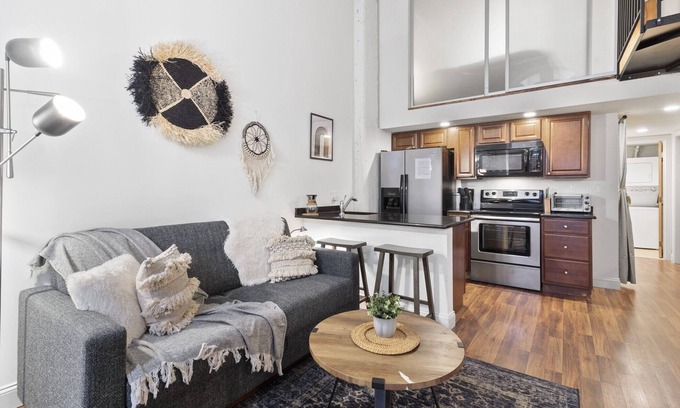 Newbold Condo | Inviting Loft with Free Gym, Garden & Wifi in Central Location