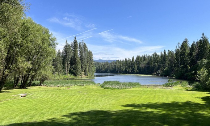 Hayden House | Exceptional Lakefront Loft Near Silverwood & Coeur d'Alene