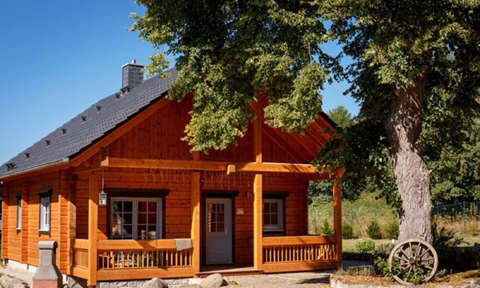 Mandelholz Cabin | Charming Log Cabin Retreat with Pool and Spa Amenities