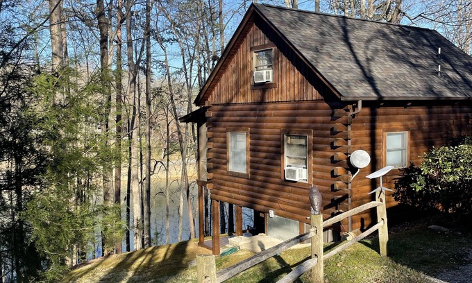 Big Creek Cabin | Charming Log Cabin Retreat on Norris Lake with Kayaks