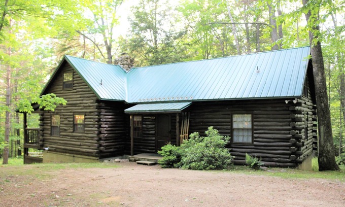 Jackson Cabin | Inviting Log Cabin Retreat in Jackson NH with Hot Tub & Spa
