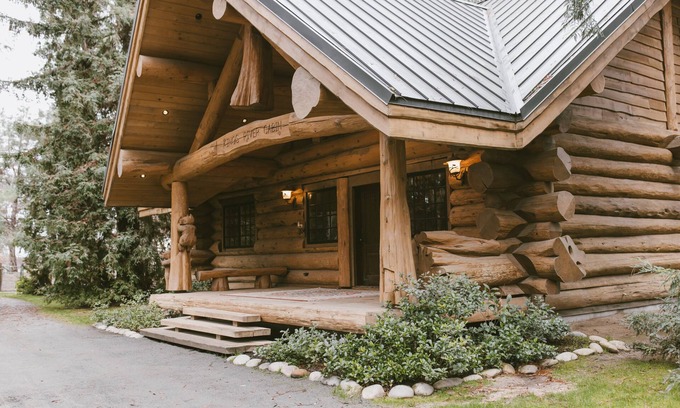 Kingsburg Cabin | Inviting Log Cabin Retreat in Kingsburg with Breakfast