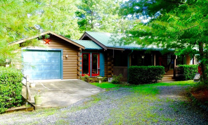Lake Lure Cabin | Charming Log Cabin Retreat in Riverbend, Lake Lure