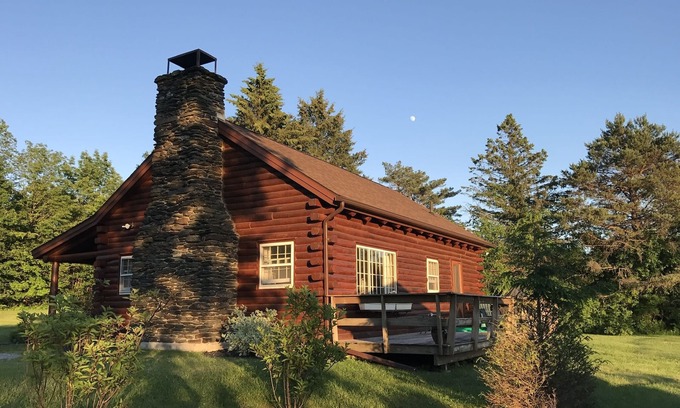 Clarendon Cabin | Inviting Log Cabin Retreat in the Green Mountains