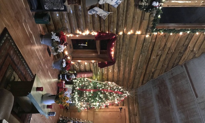 Mercer County Cabin | Charming Log Cabin Retreat with Pet-Friendly Amenities