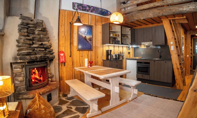 Pyhatunturi Cabin | Cozy Log Cabin with Sauna - Right next to skiing slopes
