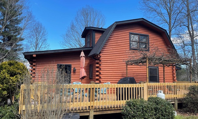 Asheville House | Cozy Log Home Near Downtown Asheville: Top Amenities Await