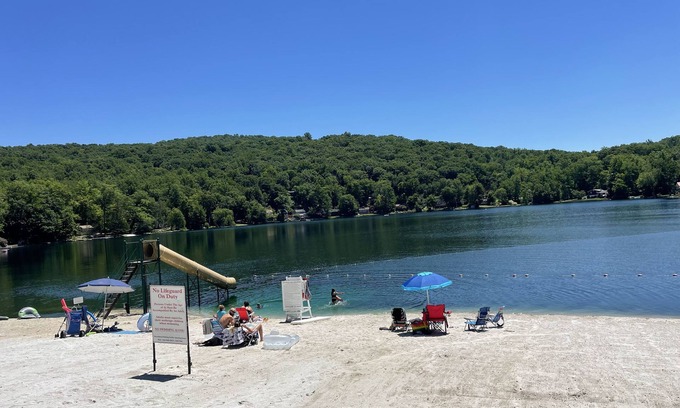 Wantage Cottage | Charming Lakefront Cottage with Pool and Ocean Views