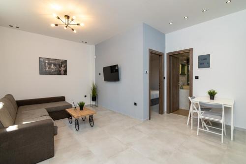 Neapoli-Sykies Apartment | Inviting Apartment Ideal for Family Getaways