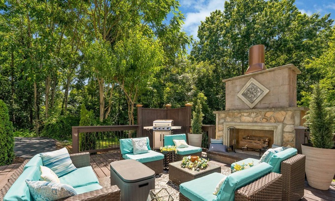 College Grove House | Quaint Cottage Retreat Near Arrington Vineyards - 10/10 Rated
