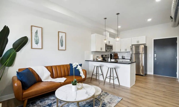 Norris Square Apartment | Elegant 1 Bedroom with Private Patio - Rated 10/10