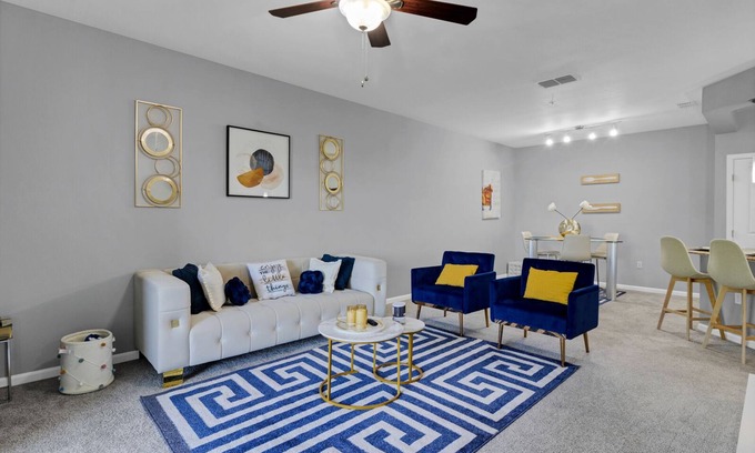 Ocoee Condo | Charming Lake View Apartment with Pool & Family Amenities