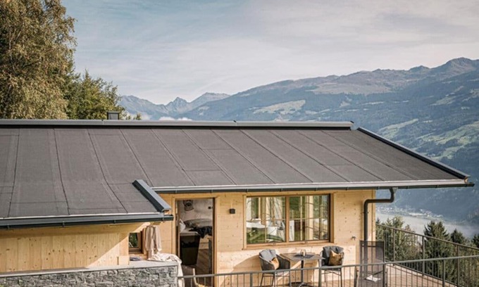 Hippach Ski Chalet | Inviting Luxury Chalet with Hot Tub & Family-Friendly Vibes