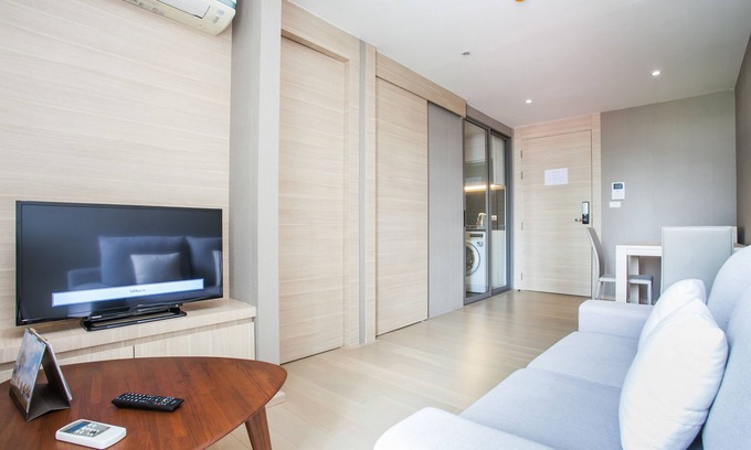 Silom Apartment | Stylish Condo Near BTS & MRT Silom - Rated 9/10 by Guests
