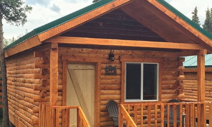 Healy Cabin | Guest Rated: Cozy Lynx Log Cabin with Breakfast & Kitchen