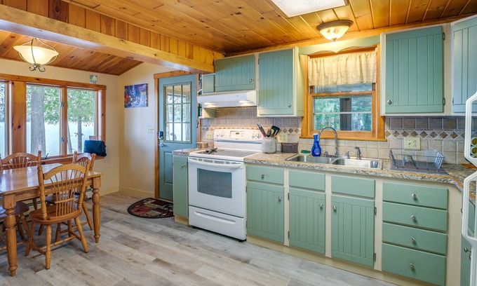 Sinclair Cottage | Charming Maine Cottage on Long Lake with Screened Porch