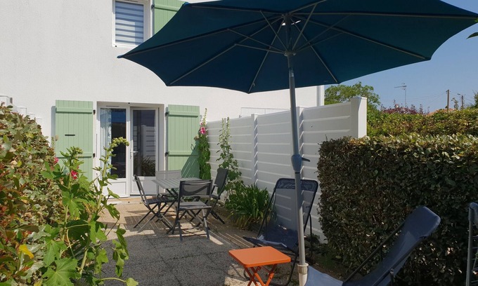 La Faute-sur-Mer Villa | Cozy Villa La Faute-sur-Mer: Ideal for Families & Pets