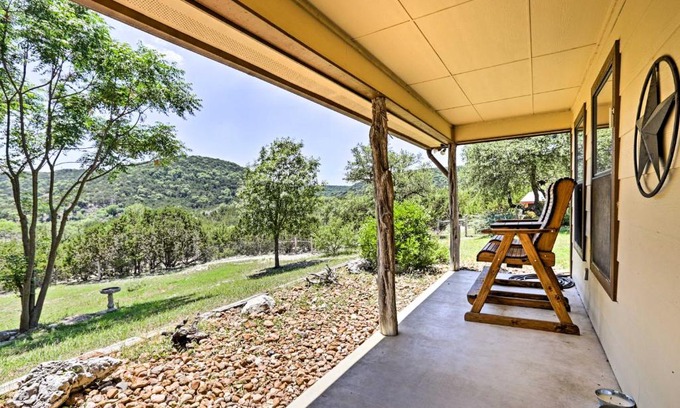 Medina House | Inviting Medina Cottages with Patio & Scenic Mountain Views