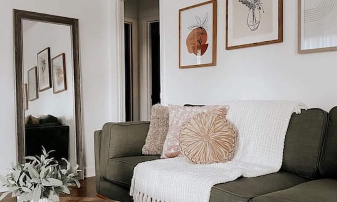 Wade Hampton House | Pet-Friendly Mid-Century Modern House Near Starbucks