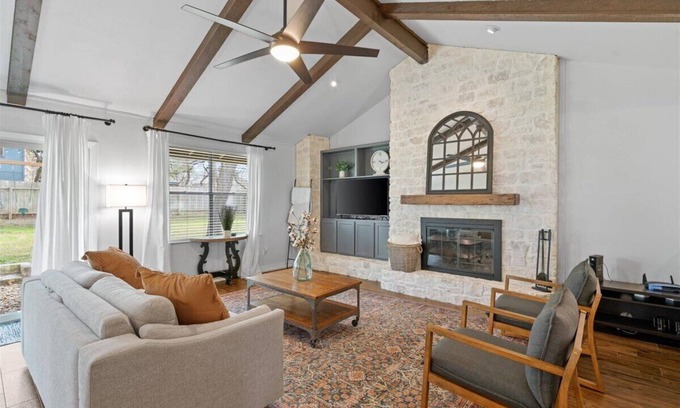 Round Rock West House | Guest Rated 10/10: Modern 3 Bed Home with Pool & Breakfast