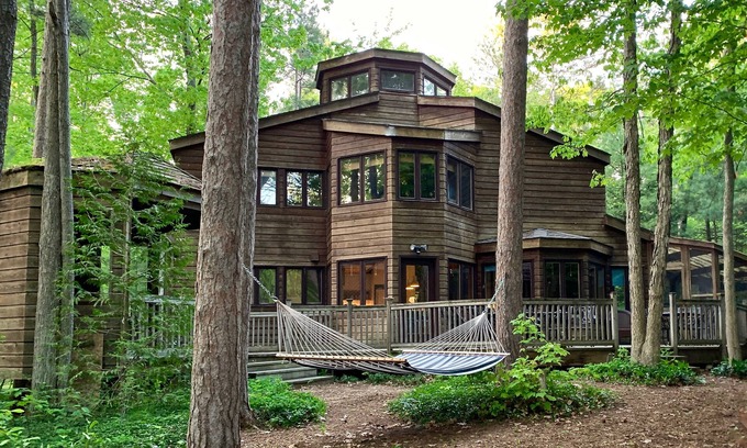Grand Bend Cottage | Modern Comfort with Oceanfront Views and Spa Amenities
