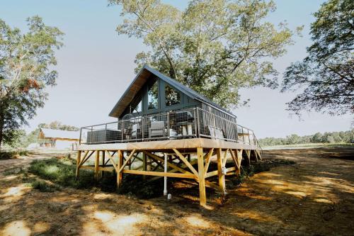 Coosa House | Cozy Modern Cabin with Deck and Hot Tub in Cedar Bluff, Alabama