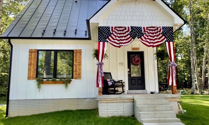 Calverton Cottage | Cozy modern cottage on over 250 acres with 3/4 mile of Hazel river frontage!