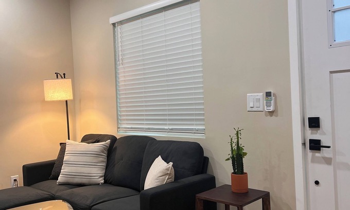 Allied Gardens House | Cozy Modern Guest House in Central San Diego 🌴✨