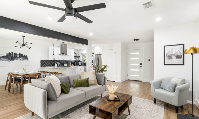 Forest North Estates House | Family & Pet-Friendly Retreat with Fast Wi-Fi and Pool
