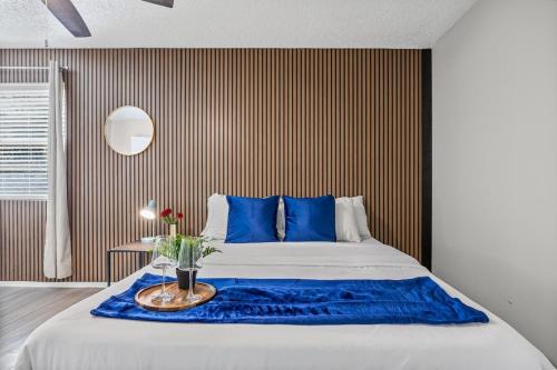 Brentwood Apartment | Cozy Modern Oasis near UT