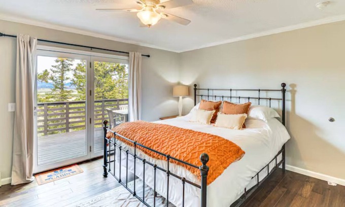 Warm Springs House | Cozy Moose Grove: ski, hike, fish & relax