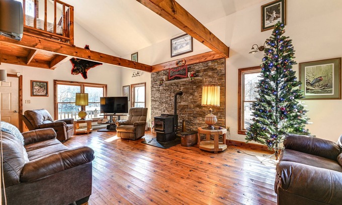 Mount Union Cabin | Idyllic Mount Union Cabin with Fire Pit & River Access