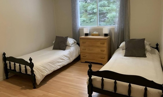 Notre-Dame-Des-Bois House | Cozy mountain cottage getaway with a beautiful night sky!