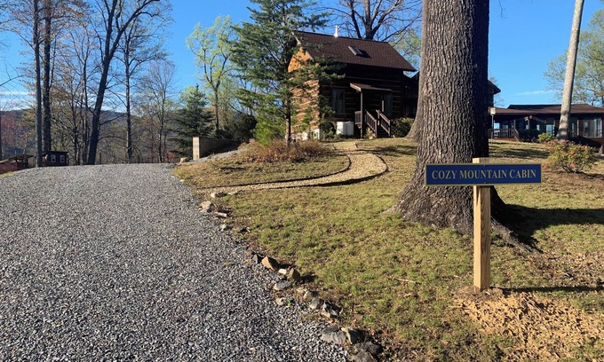 Roseland Cabin | Inviting Mountain Cabin with Spa & Breakfast Included