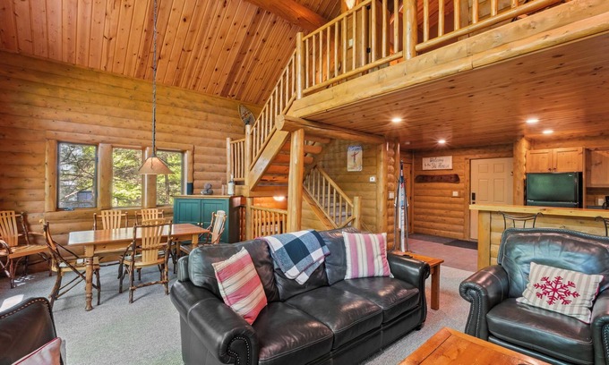 Boyne City Cabin | Discover a 3BR Mountain Cabin - Perfect for Skiers & Golfers