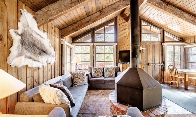 Blue River Cabin | Rustic Cabin Retreat: Secluded Mountain Escape Awaits!