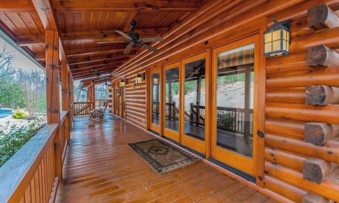 Dahlonega Cabin | Inviting Mountain Retreat with Hot Tub Near Downtown Dahlonega