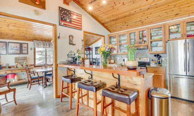 Thayne House | Inviting Mountain Retreat with Fire Pit, Games & Pool
