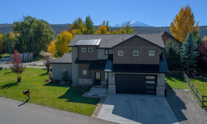 Carbondale House | Ideal Mountain Retreat with Hot Tub & Great Amenities