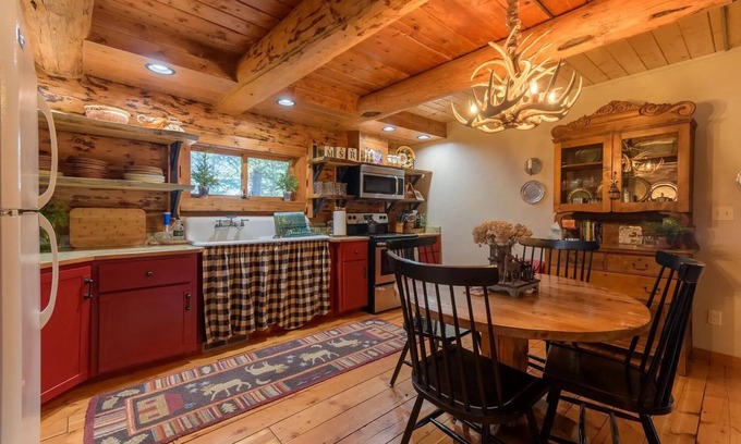 Eureka Cabin | Inviting Mountain Retreat Near Montana's Scenic Ten Lakes