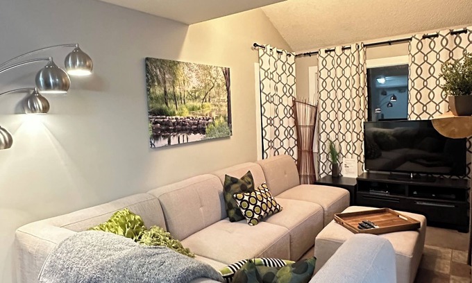 East Kootenay Condo | Creekside Mountain Oasis: Family-Friendly Retreat with Pool