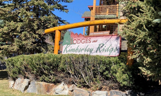 East Kootenay Condo | Inviting Mountain Retreat with Hot Tub and Ocean View