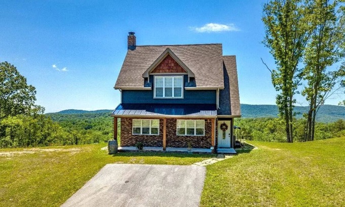 Harriman Cabin | Idyllic Mountain Retreat with Scenic Views & Spa Amenities