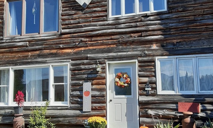 Brighton House | Inviting Mountain View Retreat with Breakfast & Family Amenities
