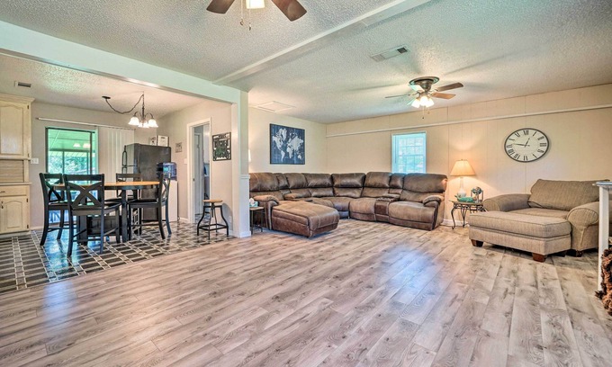 Murfreesboro House | Welcoming Murfreesboro Home with Spa and Breakfast Options