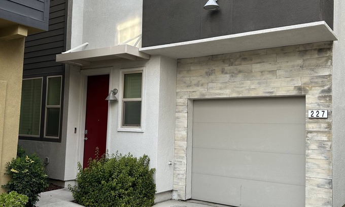 Southwestern Sacramento House | Cozy Fully Furnished Home Near Golden1 Center Awaits You