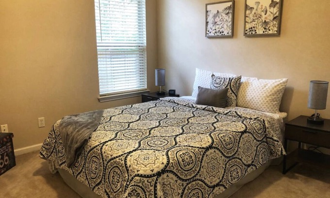 Clarkdale House | Family-Friendly Cozy Nest with BBQ & Screened Porch