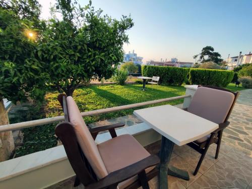 Karlovassi Apartment | Guest Rated 10/10: Cozy Nest for Families and Pets